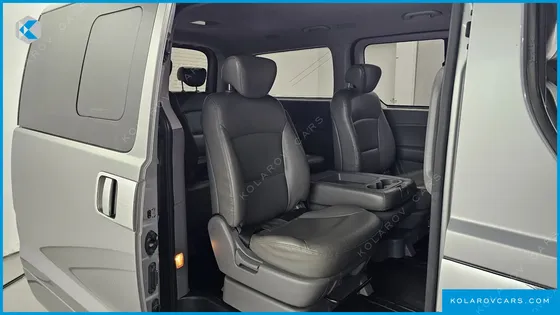HYUNDAI STAREX 12-SEATER WAGON