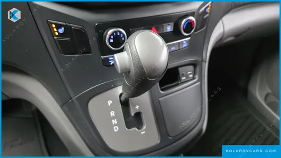 HYUNDAI STAREX 3-SEATER VAN