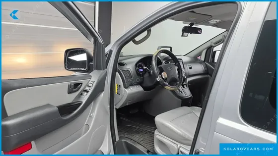 HYUNDAI STAREX 3-SEATER VAN
