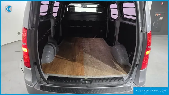 HYUNDAI STAREX 3-SEATER VAN