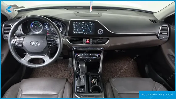 HYUNDAI GRANDEUR PREMIUM