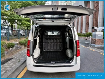 HYUNDAI STAREX 5-SEATER VAN