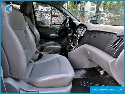 HYUNDAI STAREX 5-SEATER VAN