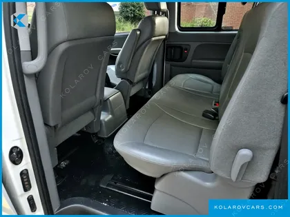 HYUNDAI STAREX 5-SEATER VAN