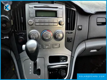 HYUNDAI STAREX 5-SEATER VAN