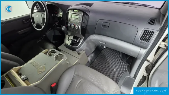 HYUNDAI STAREX 3-SEATER VAN
