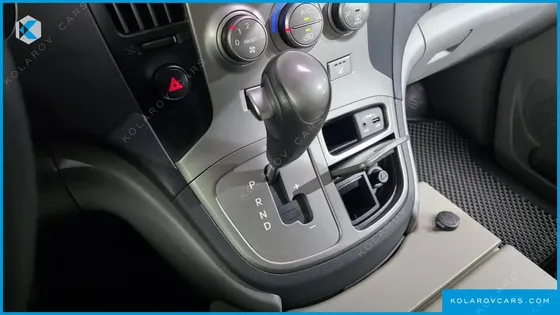 HYUNDAI STAREX 3-SEATER VAN