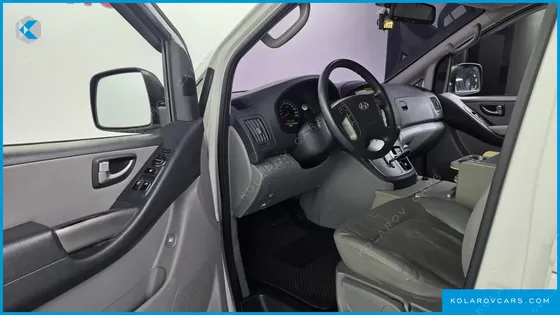 HYUNDAI STAREX 3-SEATER VAN