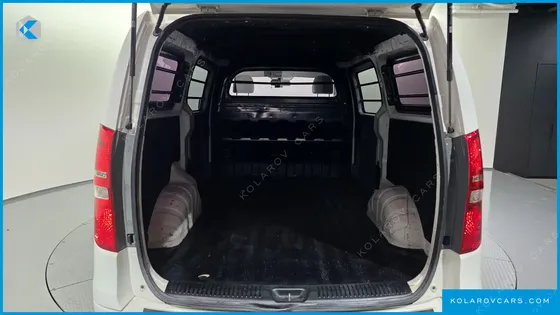 HYUNDAI STAREX 3-SEATER VAN