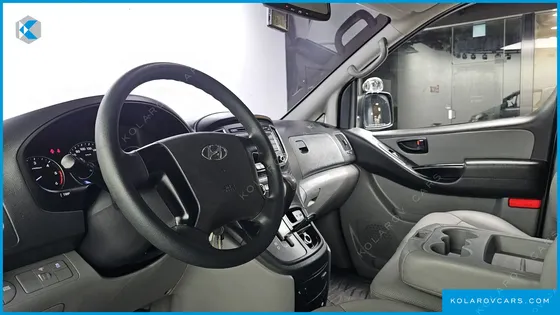 HYUNDAI STAREX 3-SEATER VAN
