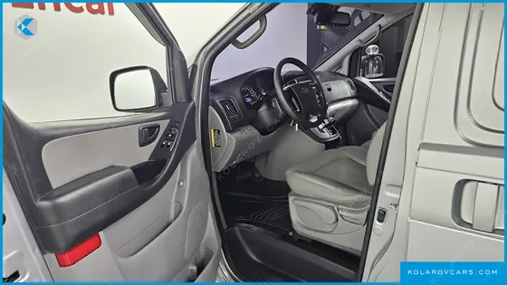 HYUNDAI STAREX 3-SEATER VAN