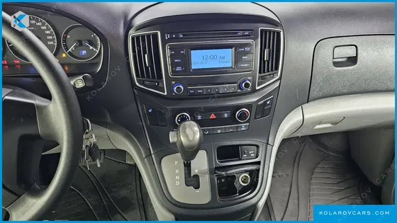 HYUNDAI STAREX 3-SEATER VAN