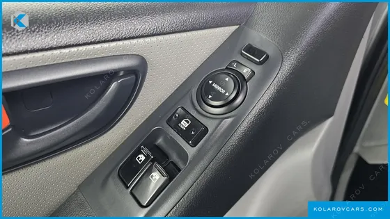 HYUNDAI STAREX 3-SEATER VAN