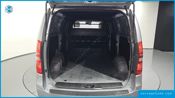 HYUNDAI STAREX 3-SEATER VAN