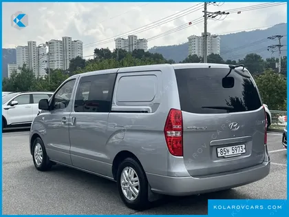 HYUNDAI STAREX 5-SEATER VAN