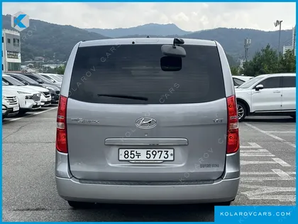 HYUNDAI STAREX 5-SEATER VAN