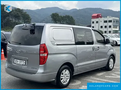 HYUNDAI STAREX 5-SEATER VAN