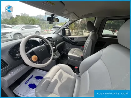 HYUNDAI STAREX 5-SEATER VAN