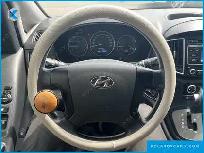 HYUNDAI STAREX 5-SEATER VAN