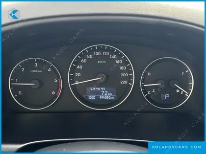 HYUNDAI STAREX 5-SEATER VAN