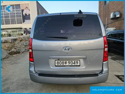 HYUNDAI STAREX 5-SEATER VAN