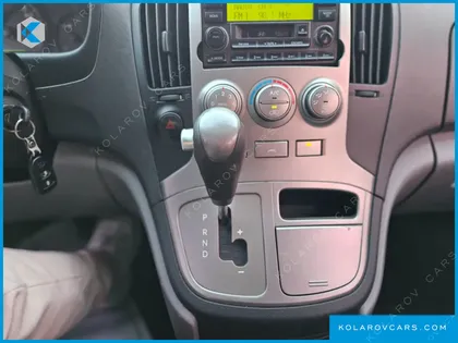 HYUNDAI STAREX 5-SEATER VAN