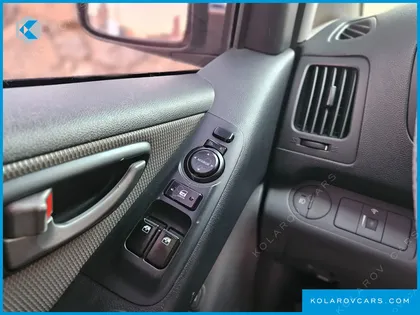 HYUNDAI STAREX 5-SEATER VAN