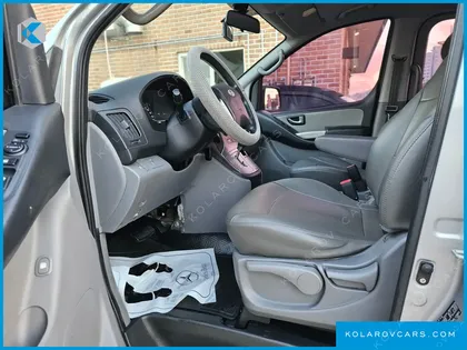 HYUNDAI STAREX 5-SEATER VAN