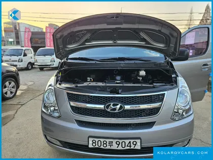 HYUNDAI STAREX 5-SEATER VAN