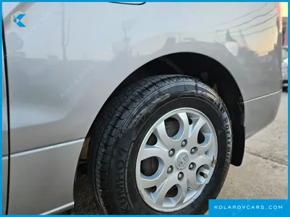 HYUNDAI STAREX 5-SEATER VAN
