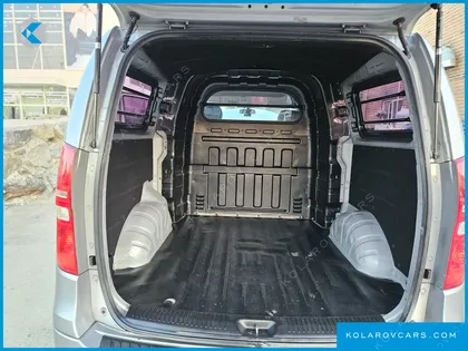 HYUNDAI STAREX 5-SEATER VAN