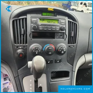 HYUNDAI STAREX 5-SEATER VAN