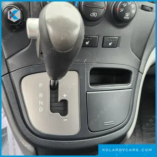 HYUNDAI STAREX 5-SEATER VAN