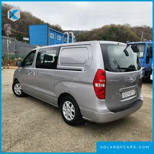 HYUNDAI STAREX 5-SEATER VAN