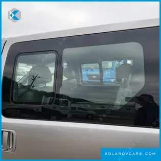 HYUNDAI STAREX 5-SEATER VAN