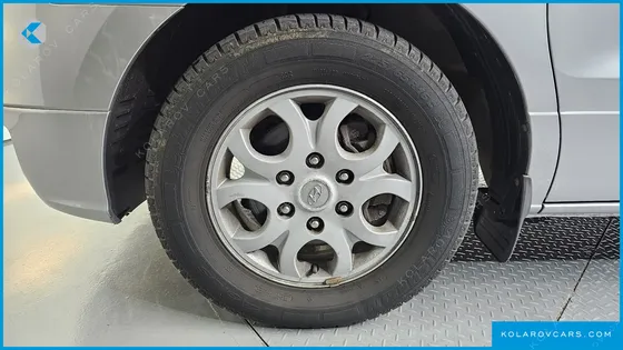 HYUNDAI STAREX 11-SEATER WAGON