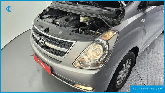 HYUNDAI STAREX 11-SEATER WAGON