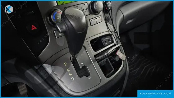 HYUNDAI STAREX 11-SEATER WAGON