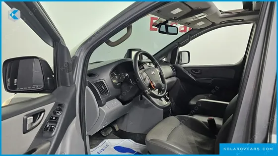 HYUNDAI STAREX 11-SEATER WAGON