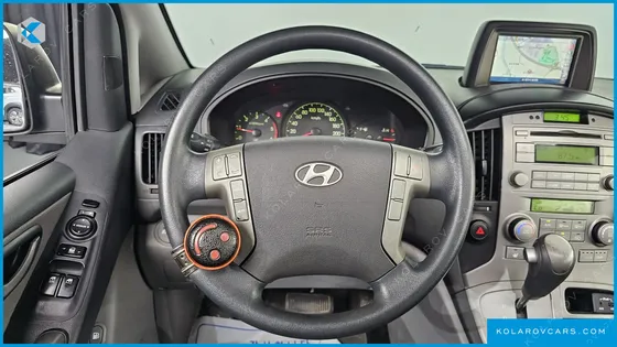 HYUNDAI STAREX 11-SEATER WAGON