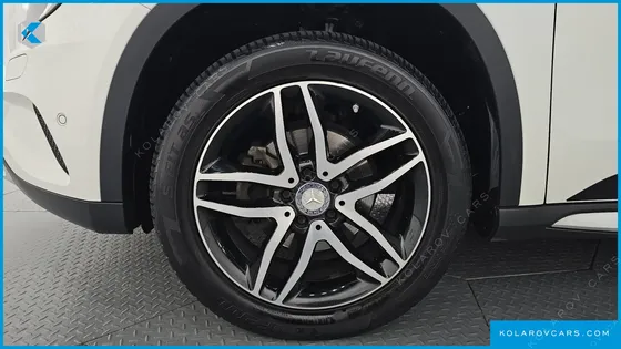 MERCEDES GLA-CLASS GLA200D 4MATIC ACTIVITY EDITION