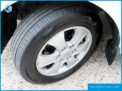 HYUNDAI STAREX 4WD 11-SEATER WAGON