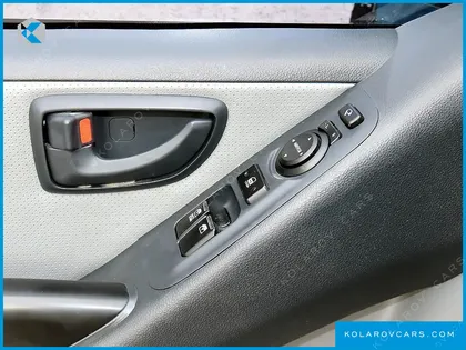 HYUNDAI STAREX 4WD 11-SEATER WAGON