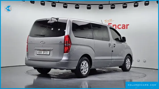 HYUNDAI STAREX 5-SEATER VAN