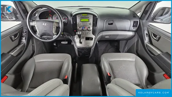 HYUNDAI STAREX 5-SEATER VAN