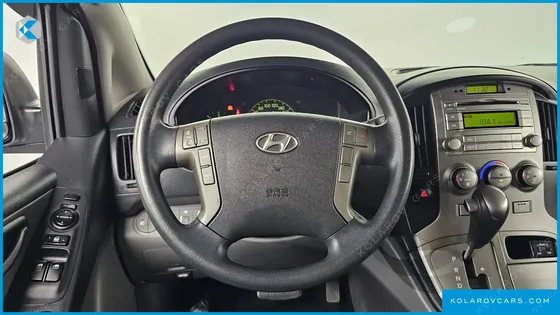 HYUNDAI STAREX 5-SEATER VAN