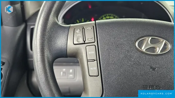 HYUNDAI STAREX 5-SEATER VAN