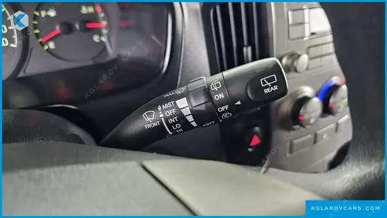 HYUNDAI STAREX 5-SEATER VAN