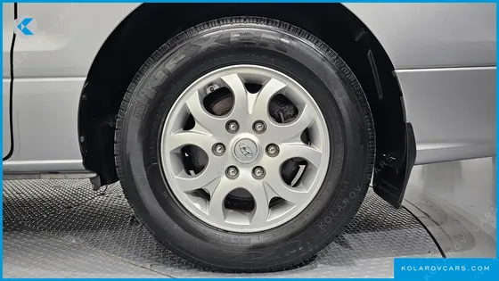 HYUNDAI STAREX 5-SEATER VAN