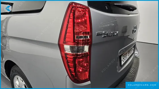 HYUNDAI STAREX 5-SEATER VAN